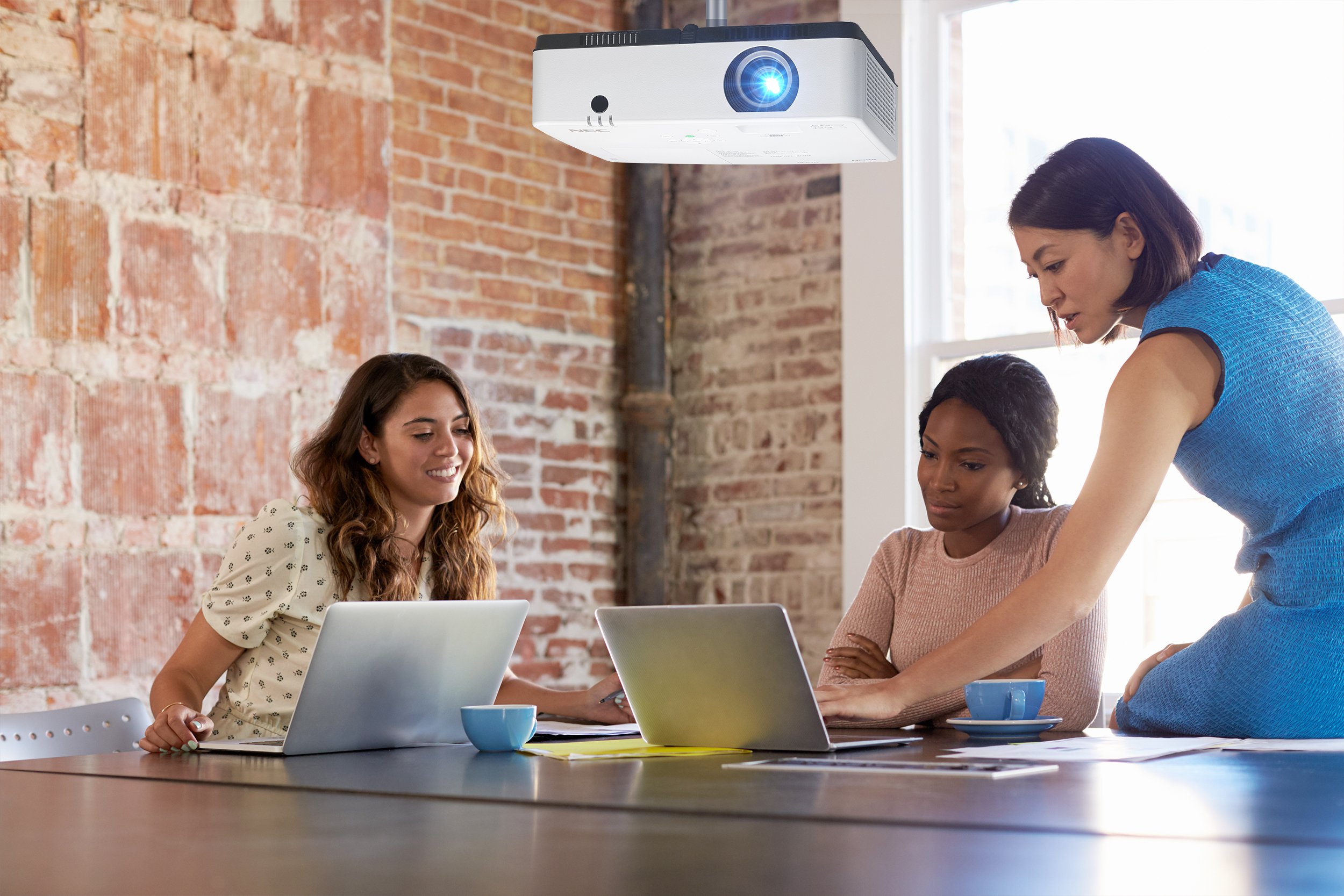 Corporate-Meeting_ME_MC_Series_Projection_HR